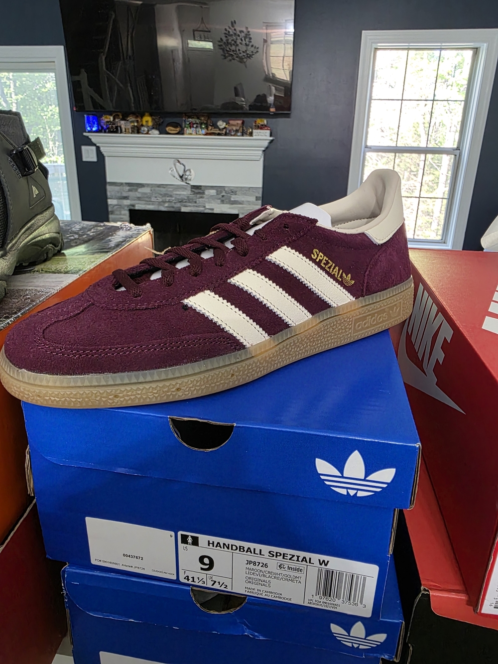 Adidas Handball Spezial W Sneakers – Maroon / Off-White
